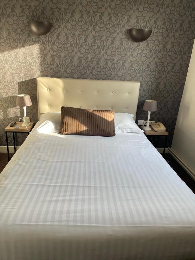 Hotel De Troyes Bagian luar foto