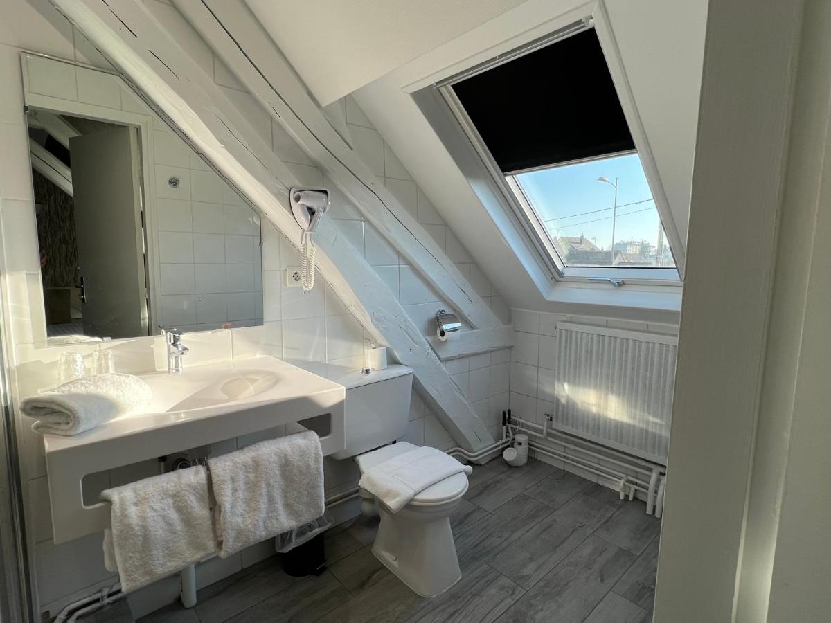 Hotel De Troyes Bagian luar foto