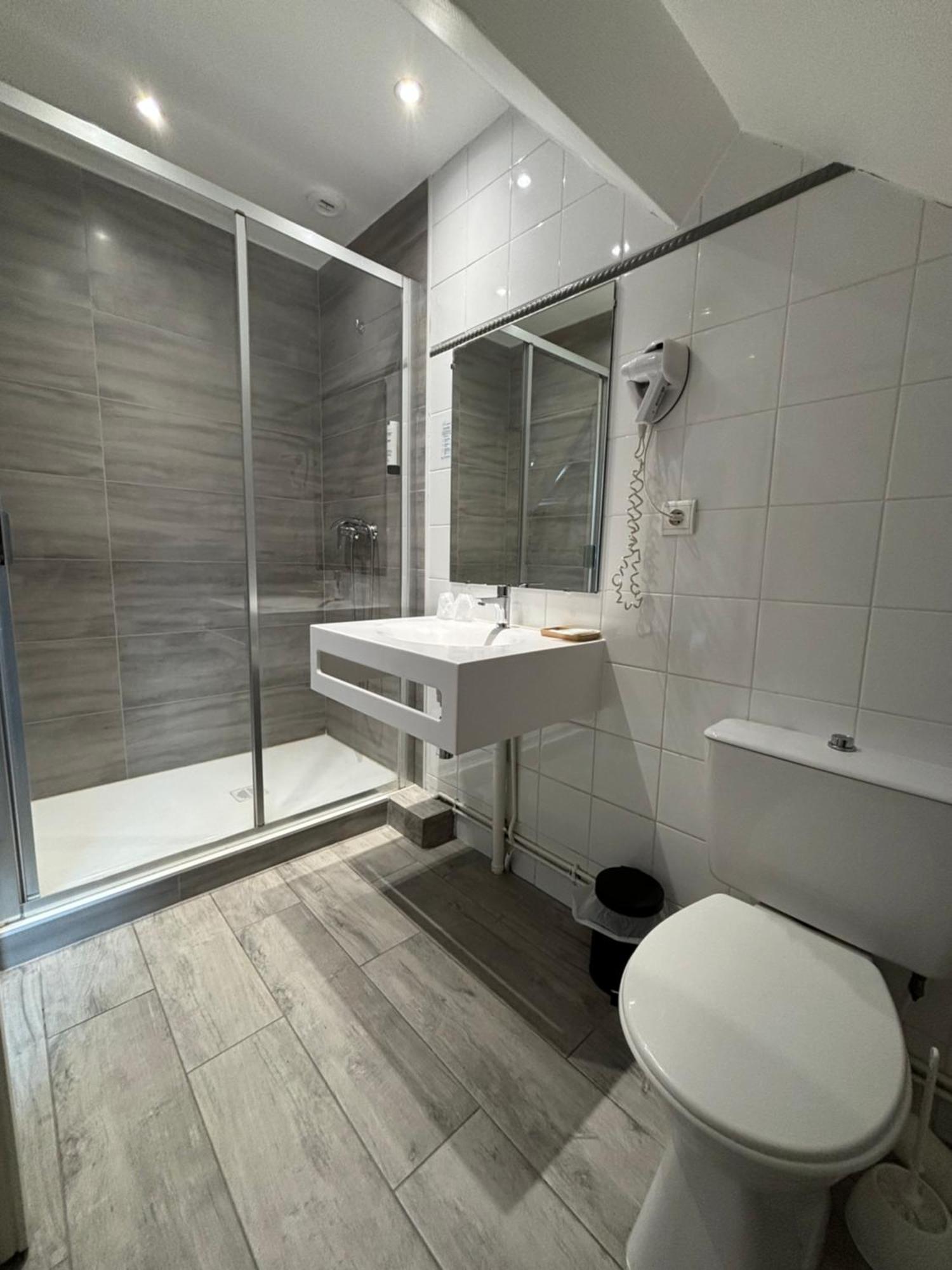 Hotel De Troyes Bagian luar foto