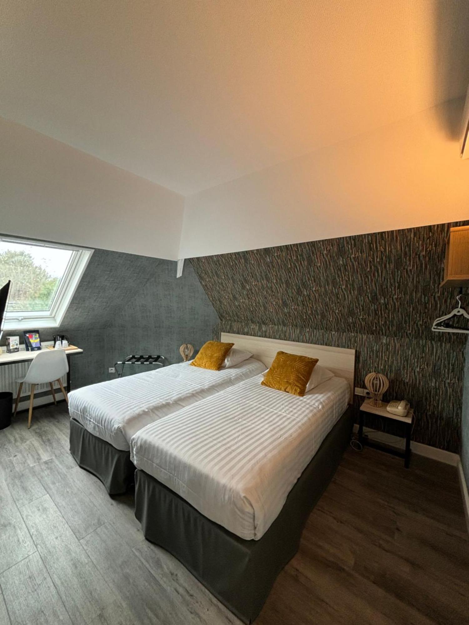 Hotel De Troyes Bagian luar foto