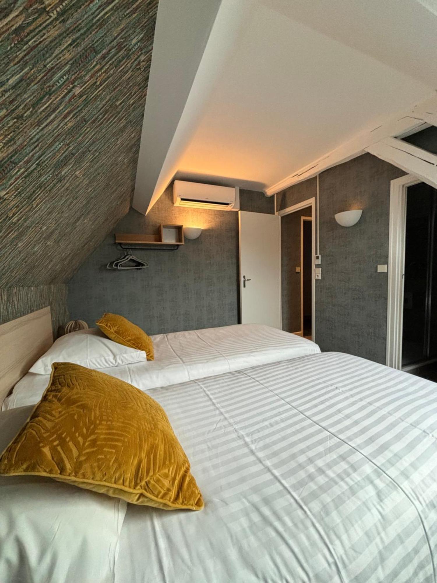 Hotel De Troyes Bagian luar foto