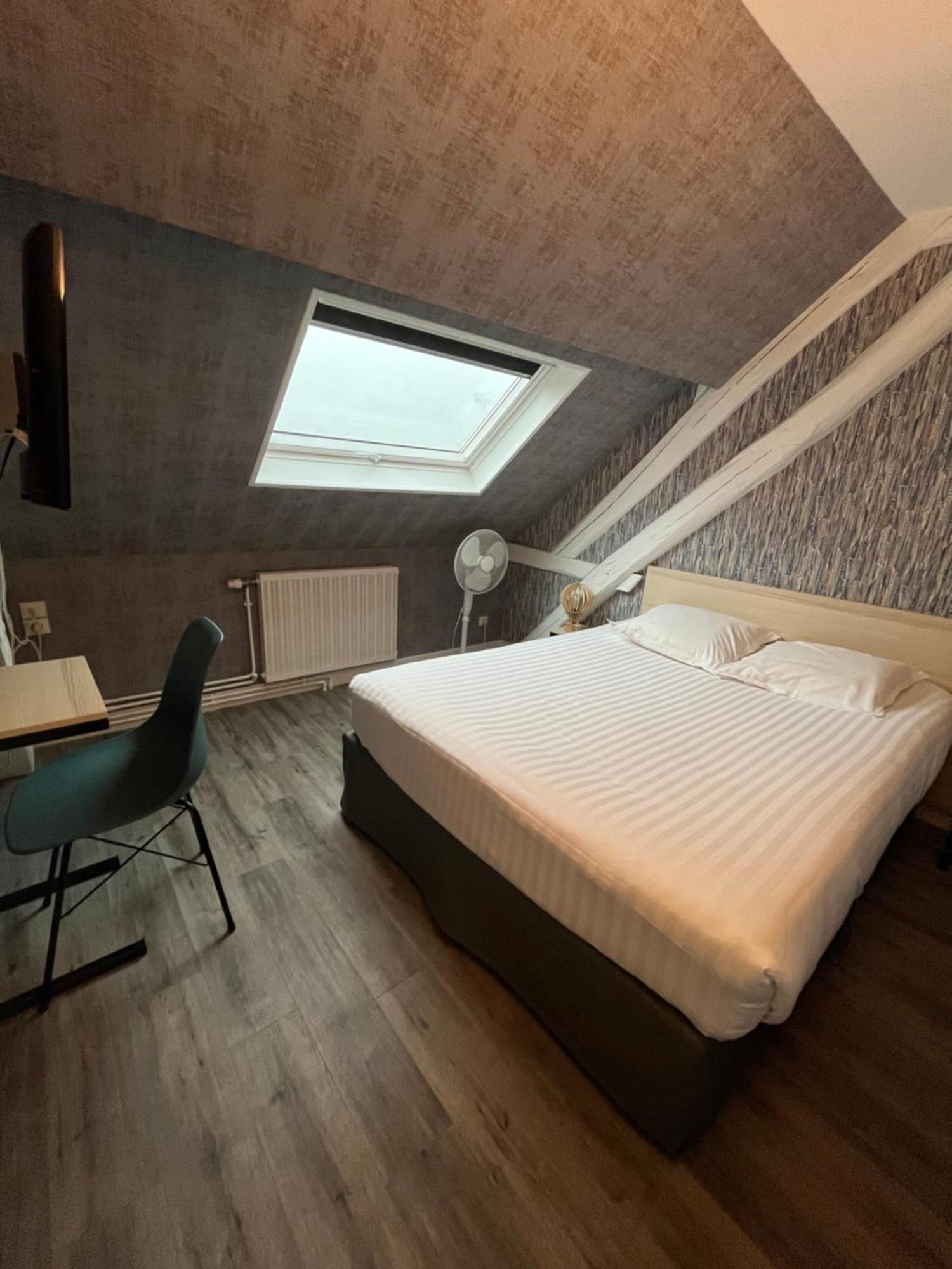 Hotel De Troyes Bagian luar foto