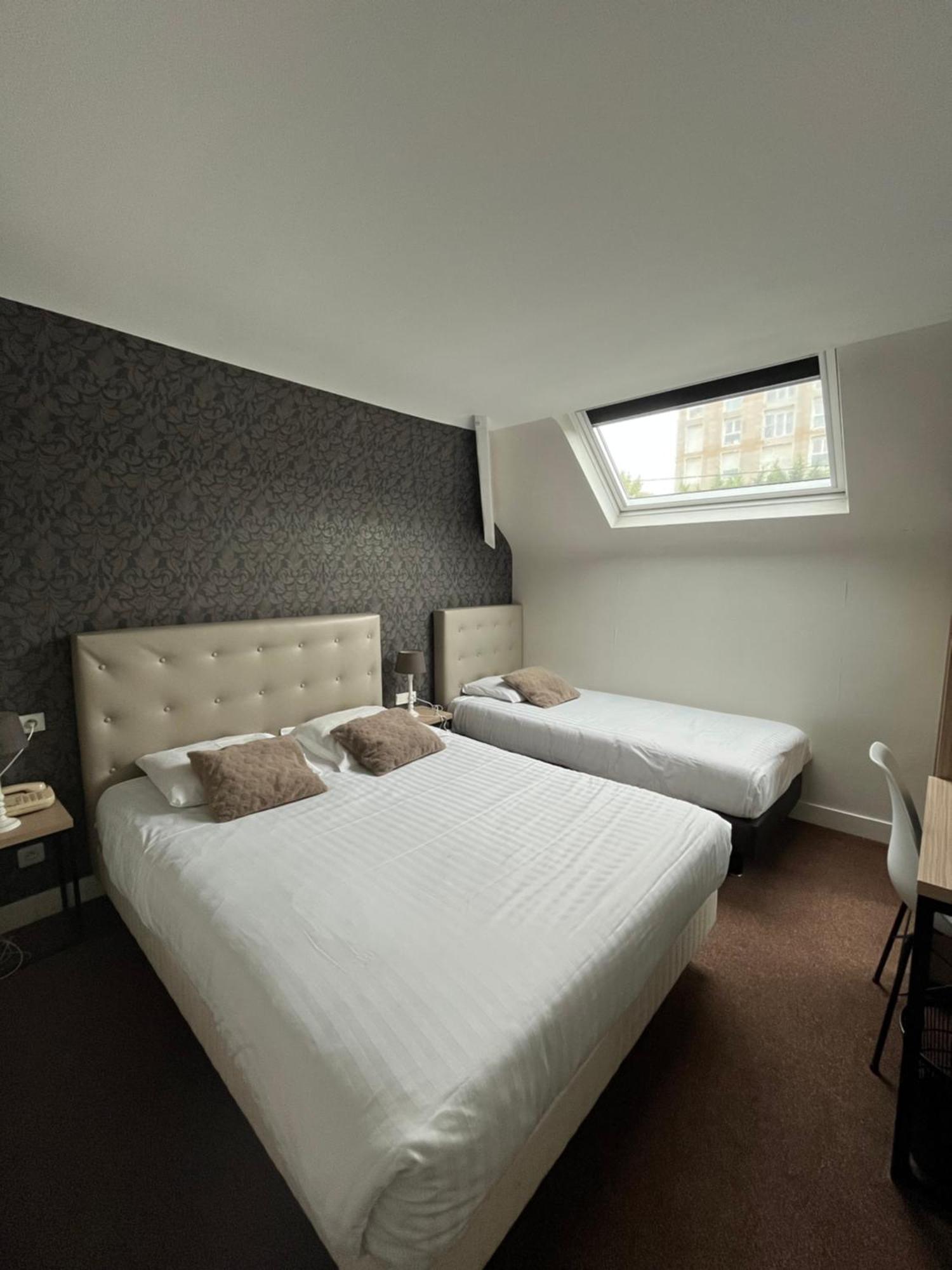 Hotel De Troyes Bagian luar foto