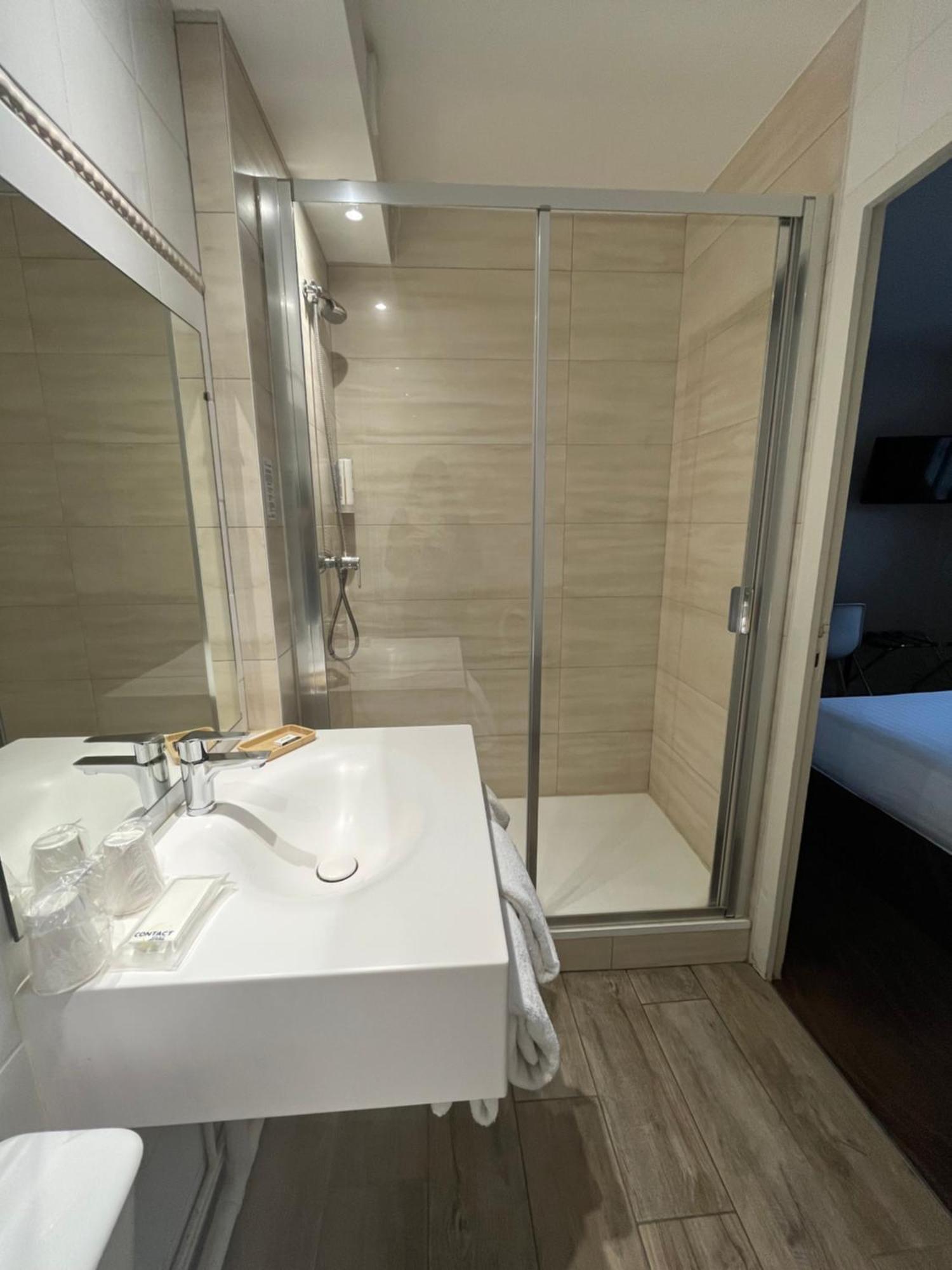 Hotel De Troyes Bagian luar foto