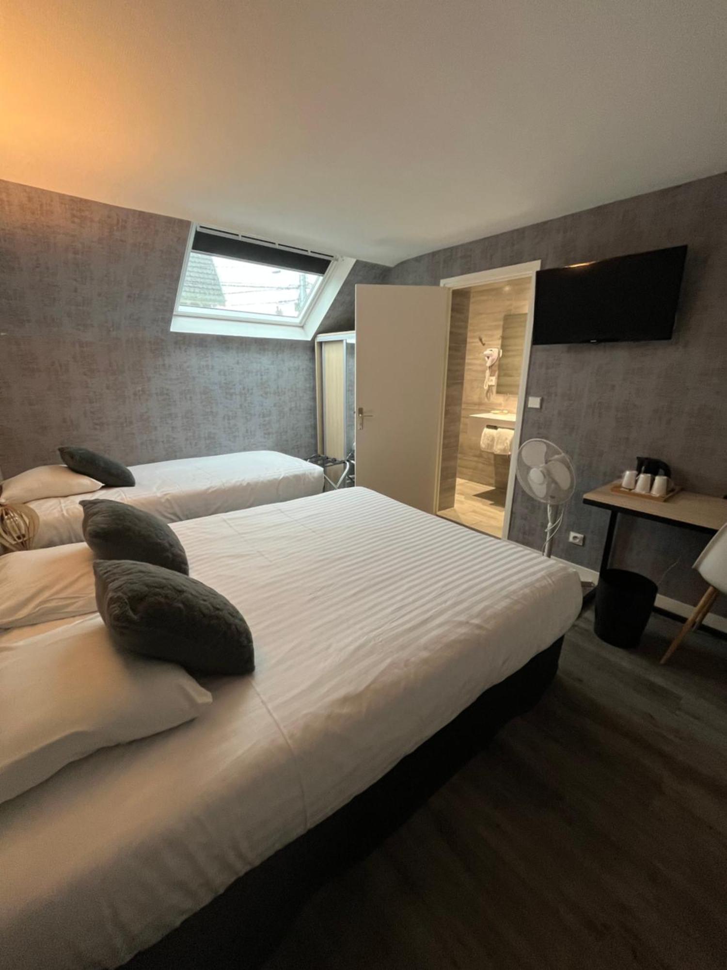 Hotel De Troyes Bagian luar foto