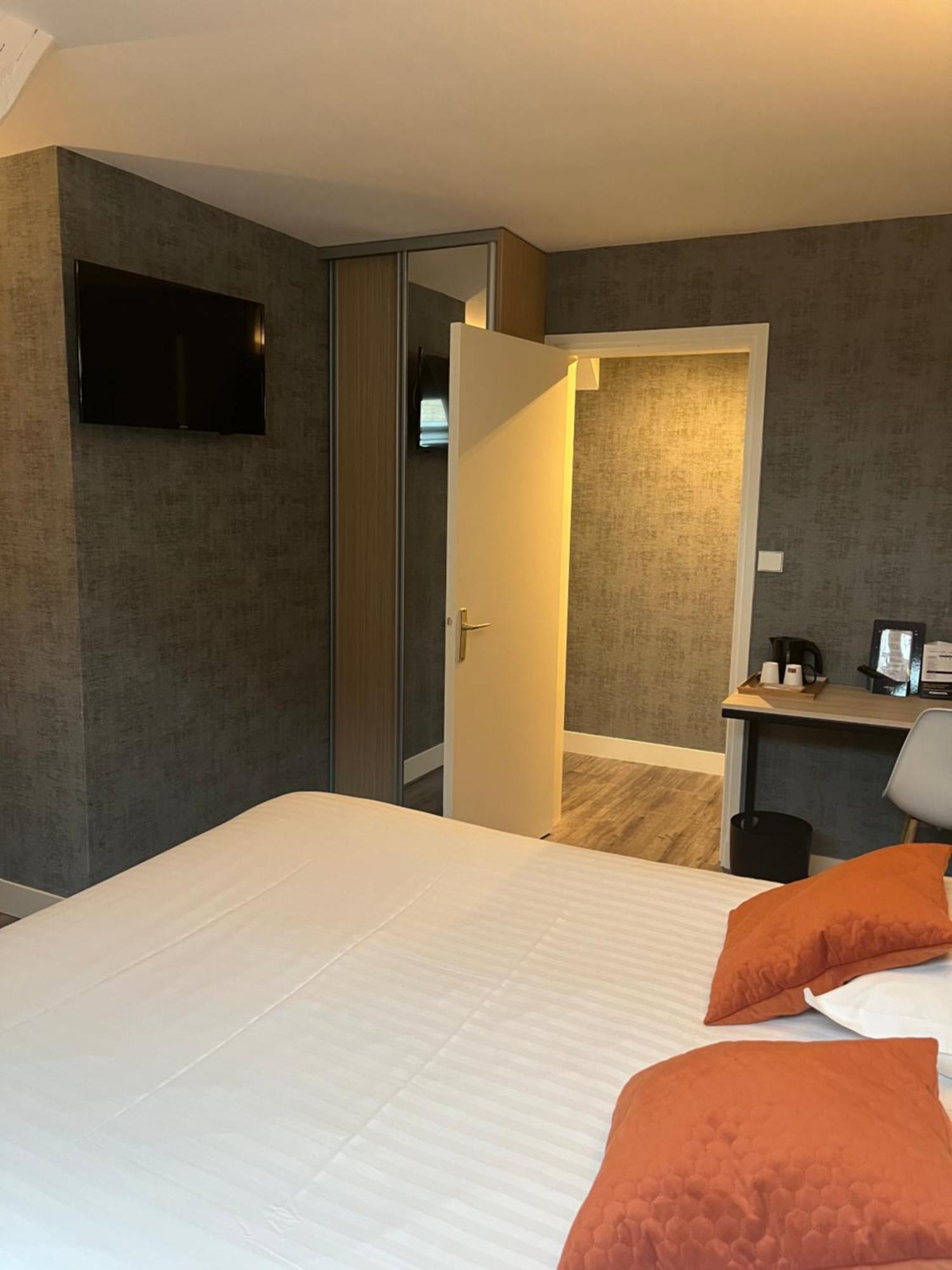 Hotel De Troyes Bagian luar foto