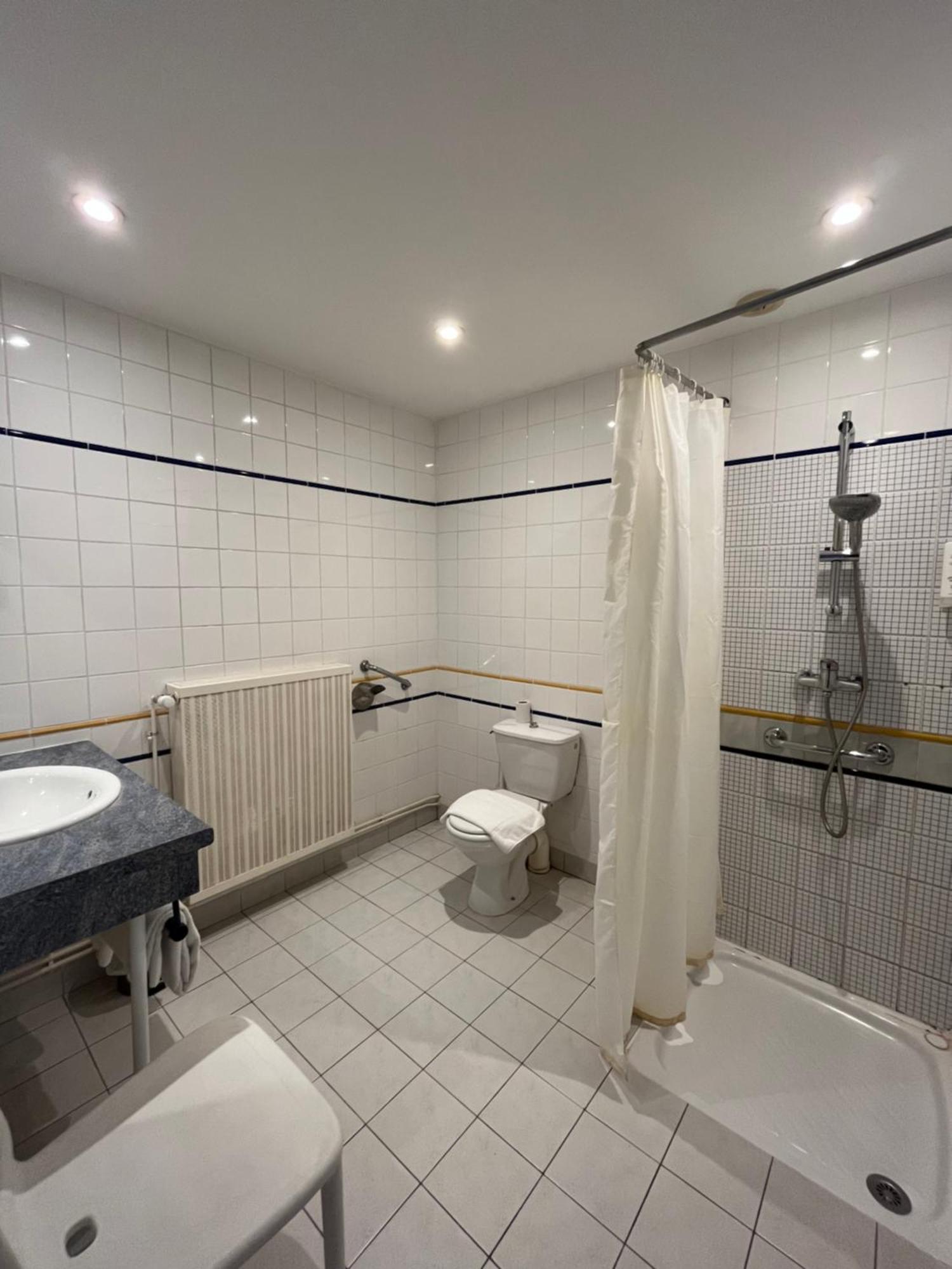 Hotel De Troyes Bagian luar foto